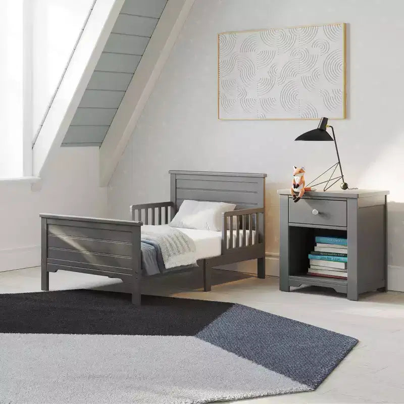 Lit pour enfant avec barrières de sécurité, design bas au sol, en pin