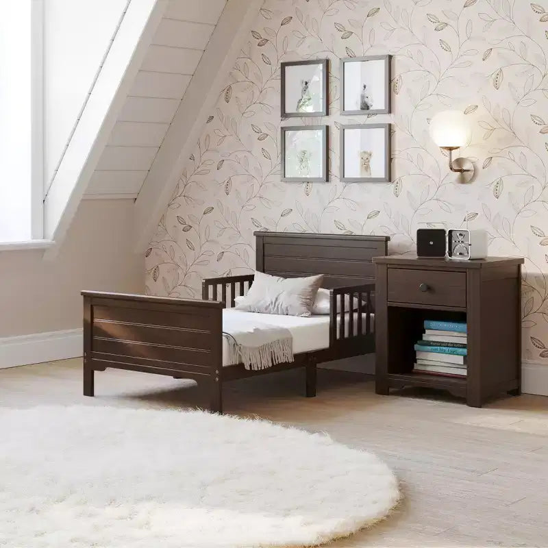 Lit pour enfant avec barrières de sécurité, design bas au sol, en pin