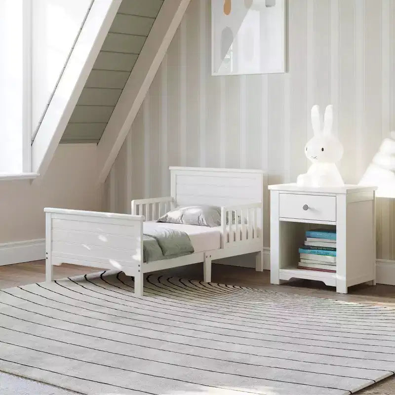 Lit pour enfant avec barrières de sécurité, design bas au sol, en pin