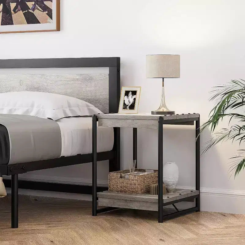 Table d'appoint pivotante à 360° avec station de charge et 3 niveaux de rangement