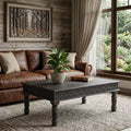 Table basse noire en bois massif vieilli