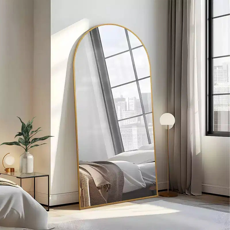 Miroir pleine longueur arqué à cadre métallique, miroir sur pied, miroir de coiffeuse.