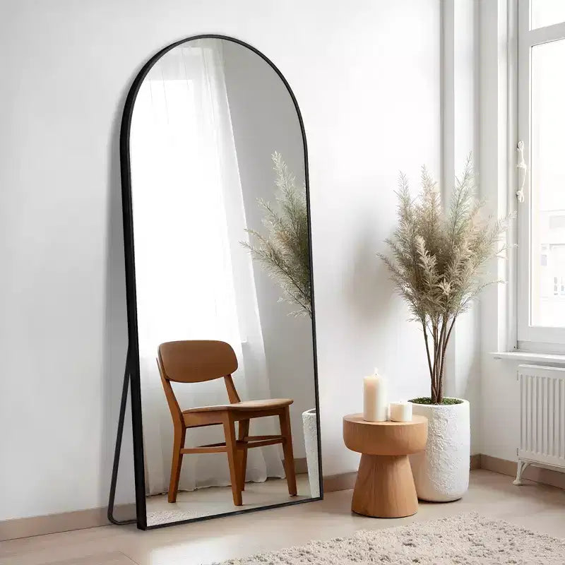 Miroir pleine longueur arqué à cadre métallique, miroir sur pied, miroir de coiffeuse.